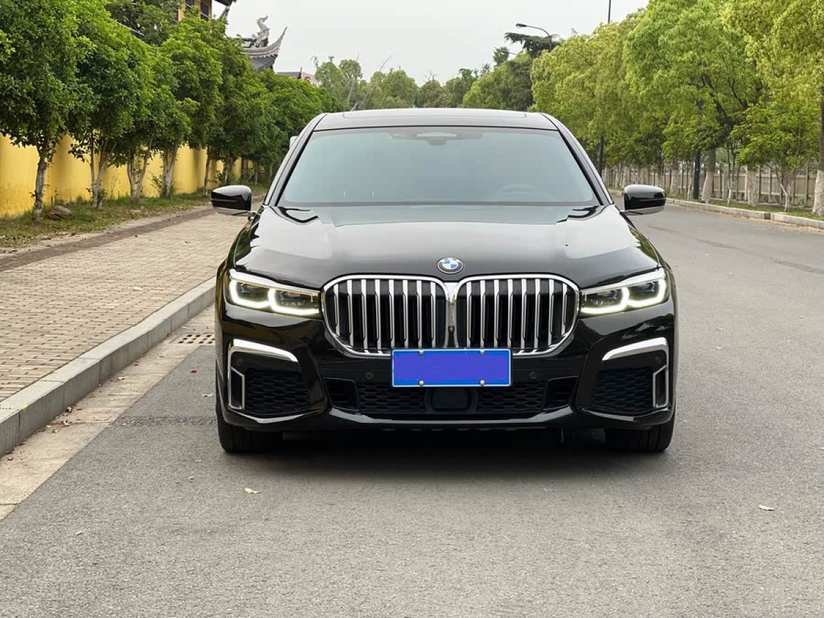 寶馬 寶馬7系  2019款  740Li xDrive 行政型 M運(yùn)動(dòng)套裝圖片