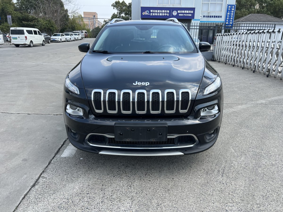 2018年6月Jeep 自由光  2017款 2.0L 優(yōu)越版