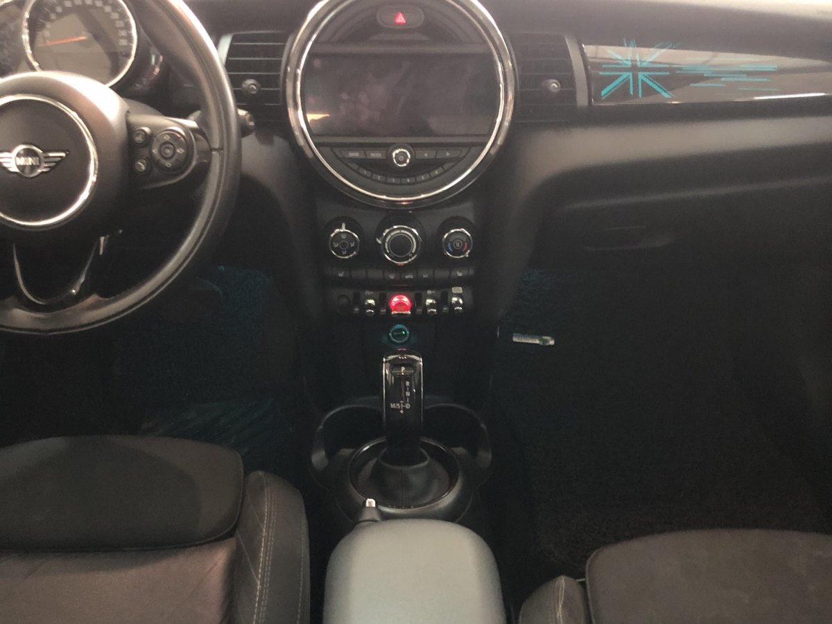 MINI COUNTRYMAN  2018款 1.5T COOPER 經(jīng)典派圖片