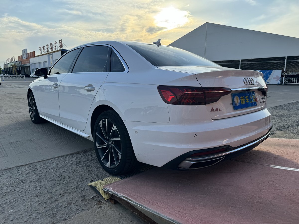 奧迪 奧迪A4L  2022款 40 TFSI 豪華動感型圖片