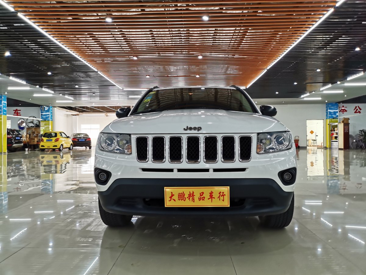 2015年10月Jeep 指南者  2014款 2.4L 四驅(qū)運(yùn)動(dòng)版