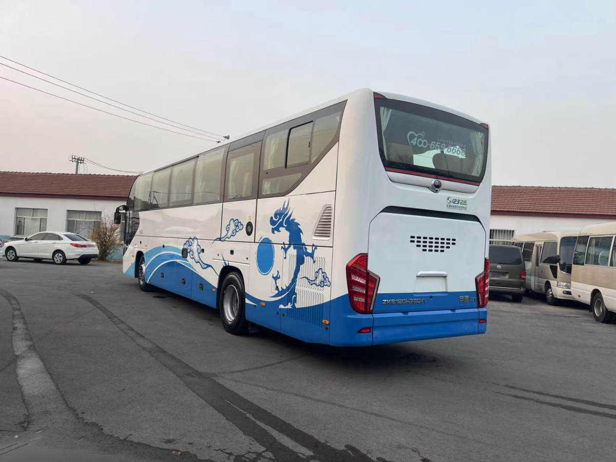 準(zhǔn)新國六39座半臥帶腿托宇通6120氣囊車圖片