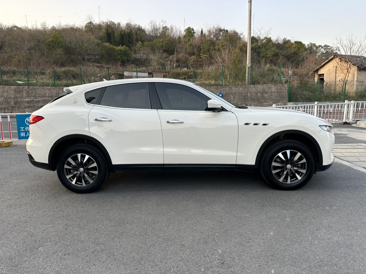 瑪莎拉蒂 Levante  2018款 3.0T 350Hp 經(jīng)典版圖片