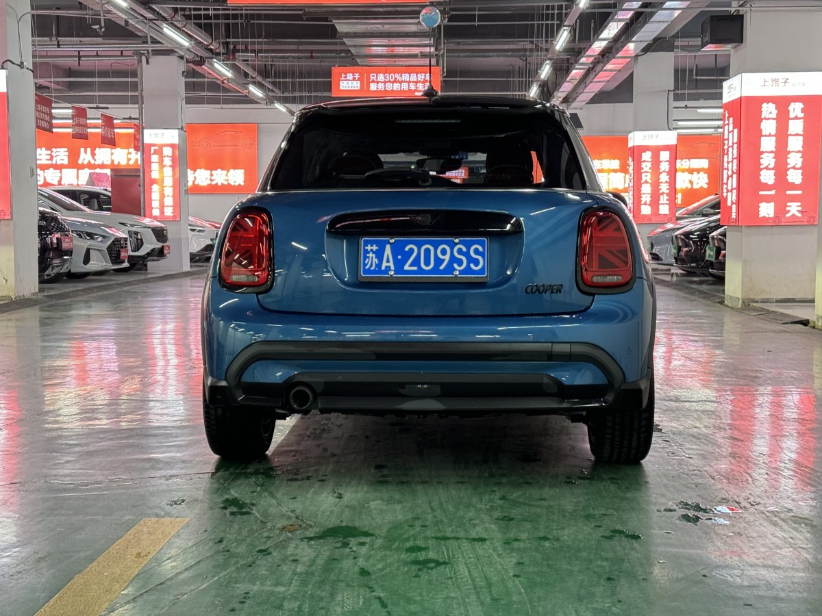 2021年6月MINI MINI  2022款 1.5T COOPER 藝術(shù)家 五門版