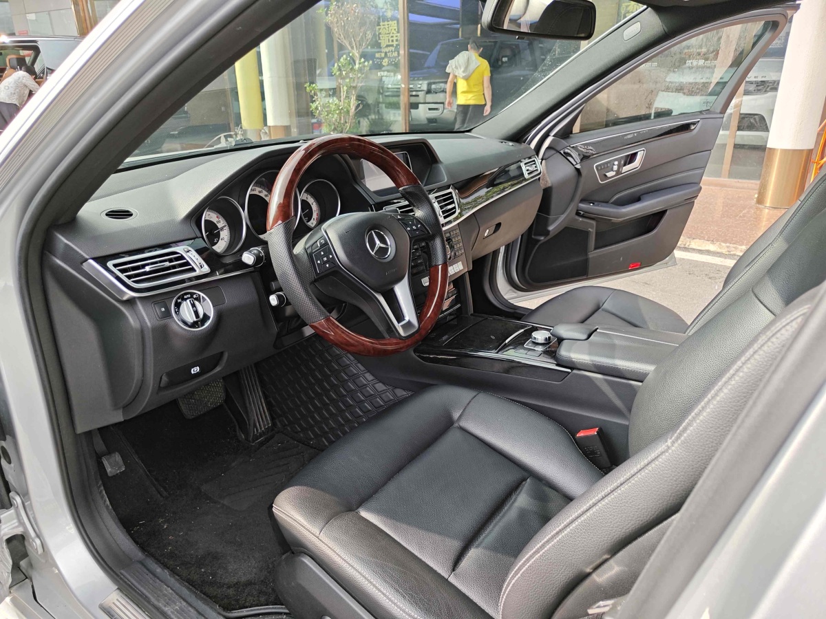 2014年2月奔驰 奔驰E级  2014款 改款 E 260 L 运动豪华型
