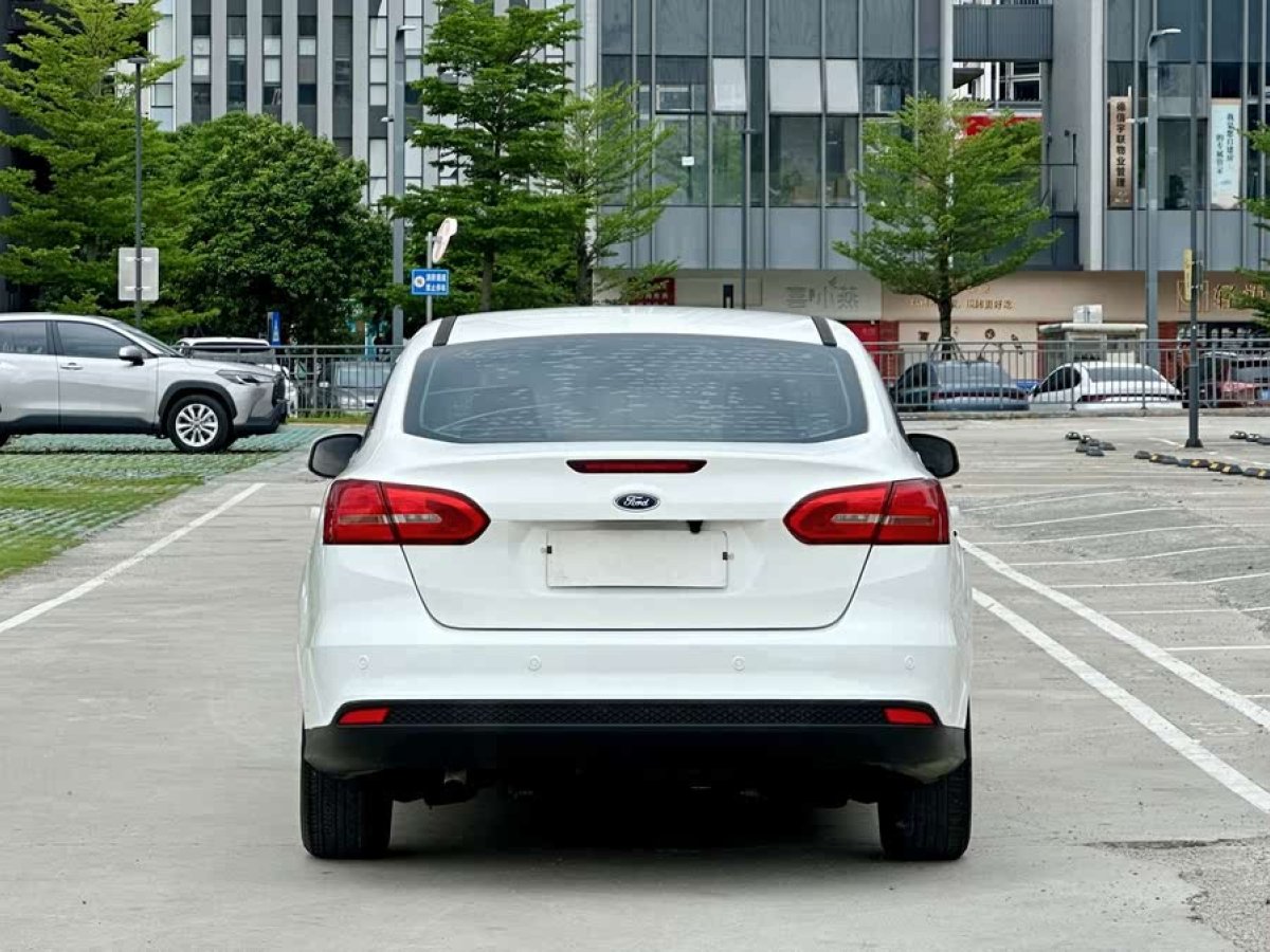 福特 ?？怂? 2015款 三廂 EcoBoost 125 自動(dòng)超能風(fēng)尚型圖片