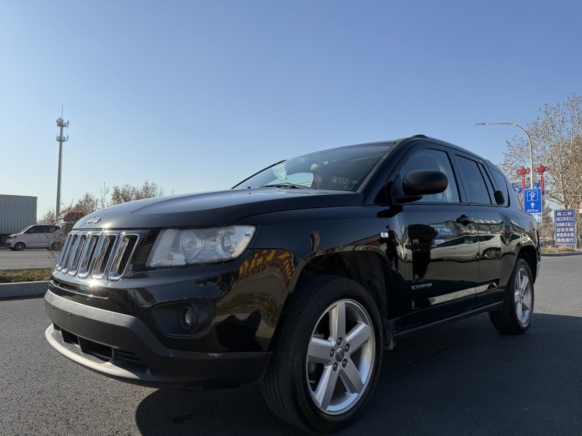 Jeep 指南者  2012款 2.4L 四驅(qū)豪華版圖片