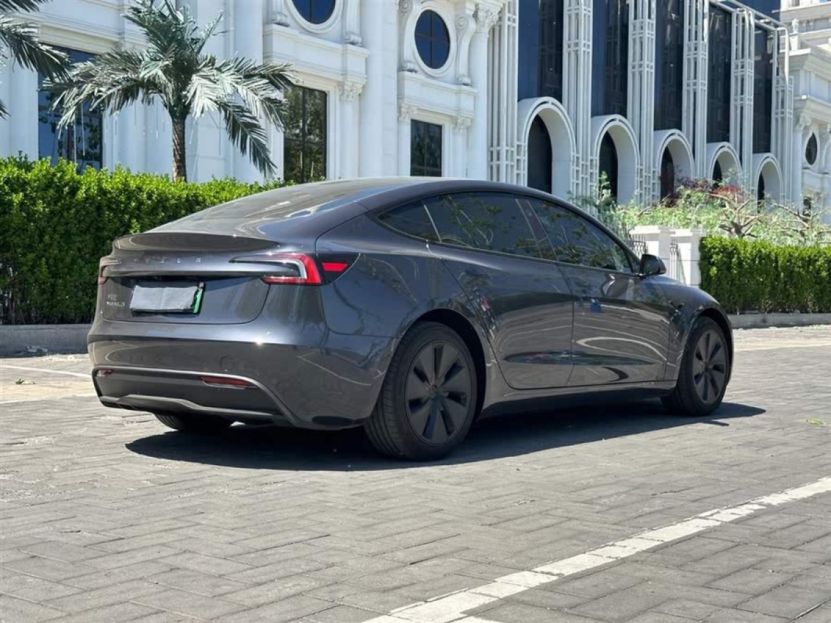 特斯拉 Model 3  2025款 后輪驅(qū)動(dòng)版圖片