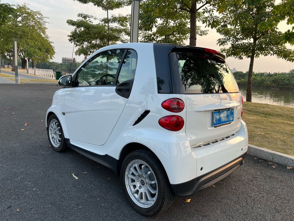 smart fortwo  2012款 1.0 MHD 硬頂標(biāo)準(zhǔn)版圖片