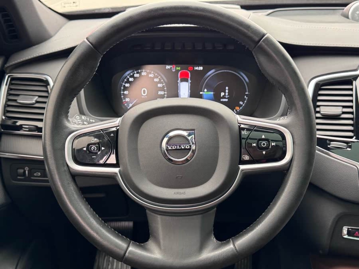 沃爾沃 XC90新能源  2022款 改款 E驅(qū)混動(dòng) T8 智尊豪華版 7座圖片