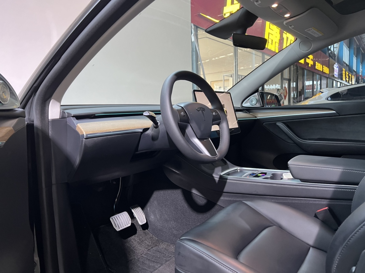 特斯拉 Model 3  2021款 改款 標(biāo)準(zhǔn)續(xù)航后驅(qū)升級(jí)版圖片
