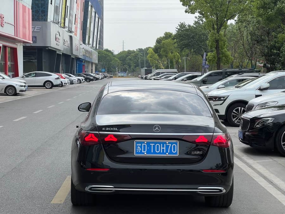 奔馳 奔馳E級  2024款 改款 E 300 L 豪華型圖片