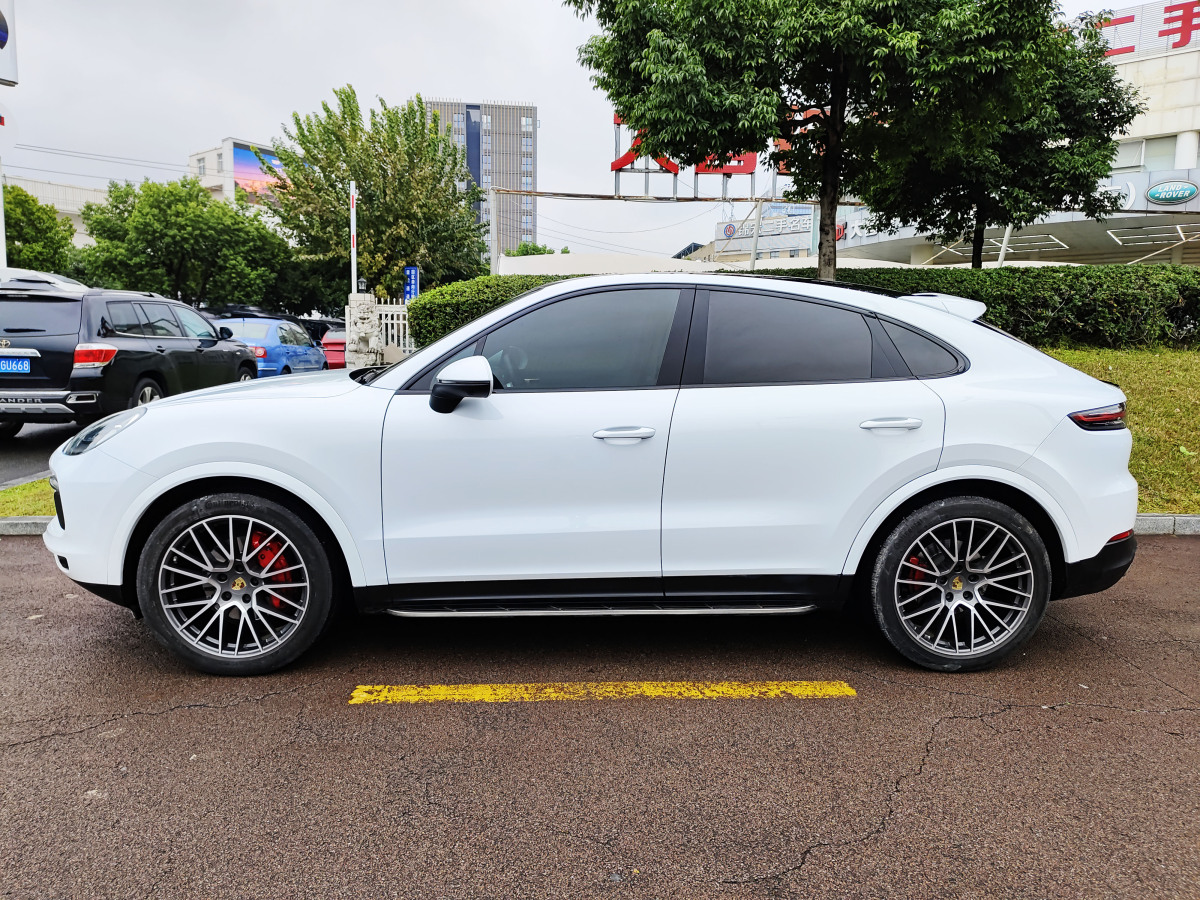 2023年2月保時(shí)捷 Cayenne  2022款 Cayenne Coupé 3.0T 鉑金版