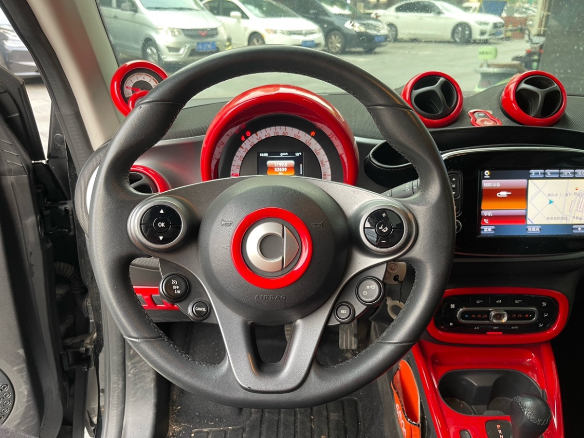 smart fortwo  2018款 0.9T 66千瓦硬頂先鋒版圖片