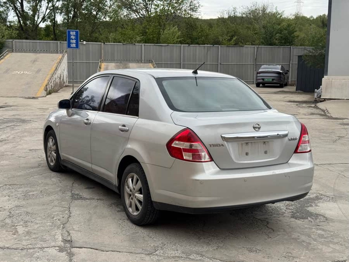 日產(chǎn) 頤達(dá)  2008款 1.6L 自動(dòng)時(shí)尚型圖片