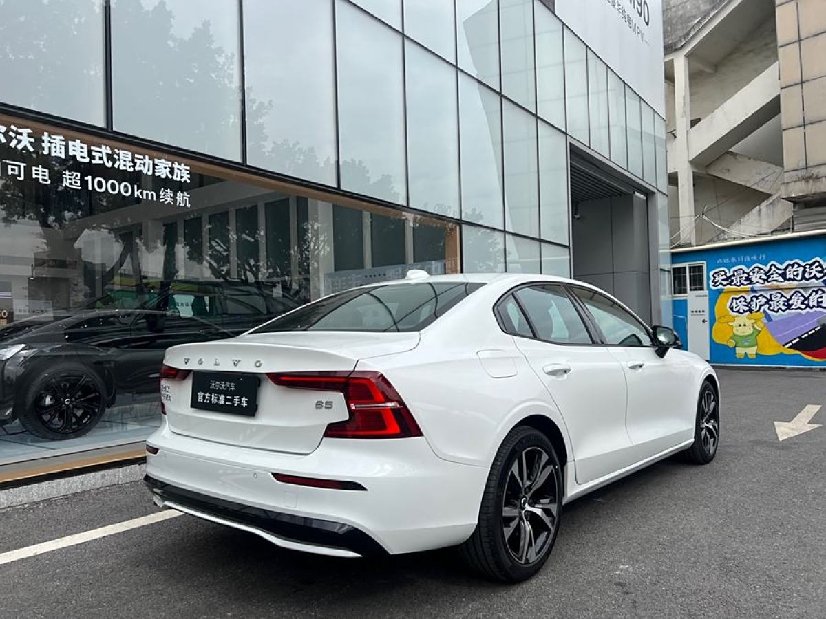 沃爾沃 S60L  2024款 B5 智雅運(yùn)動(dòng)版圖片