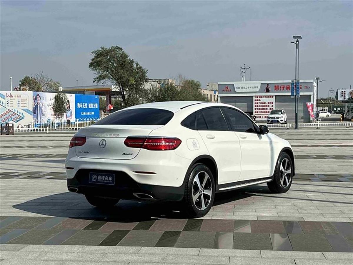 2019年1月奔馳 奔馳GLC  2023款 GLC 300 4MATIC 轎跑SUV