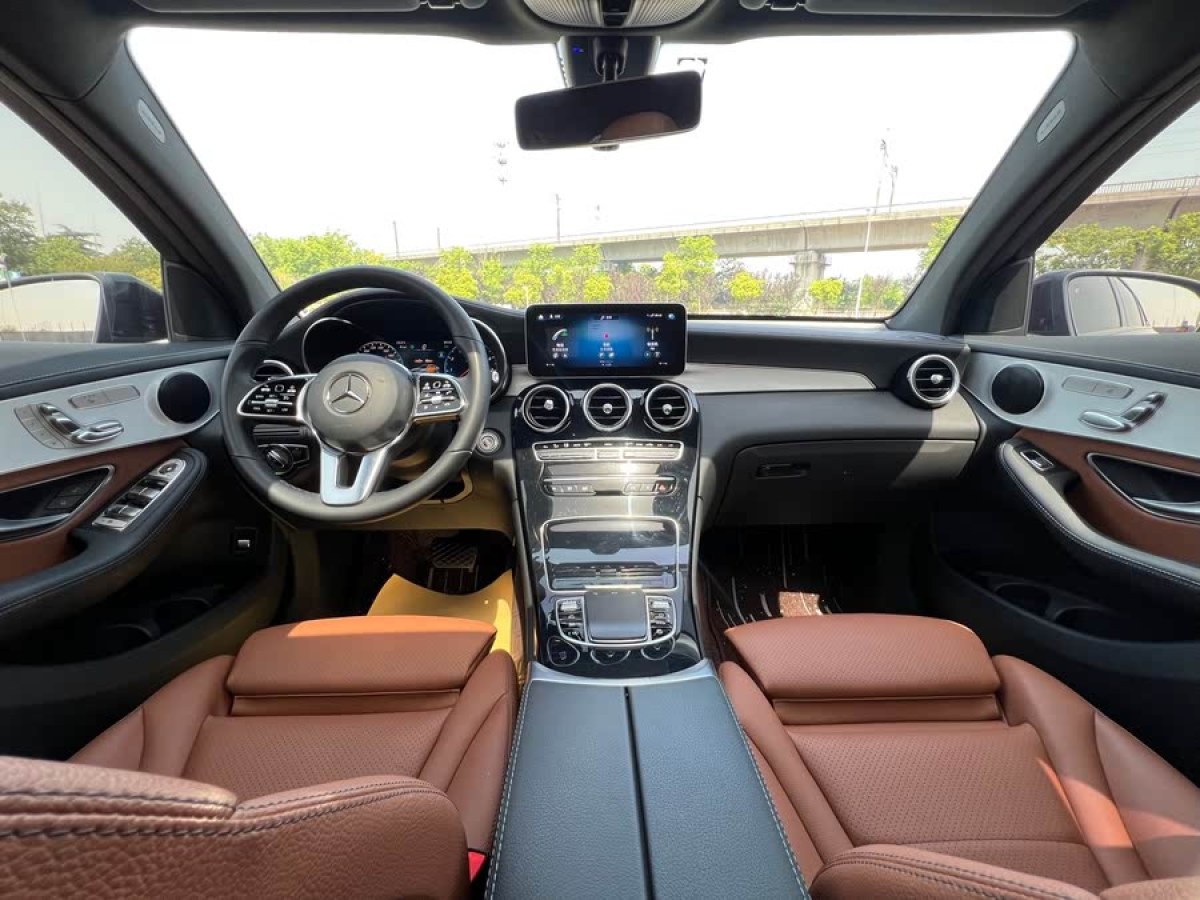 奔馳 奔馳GLC  2023款 改款 GLC 260 4MATIC 轎跑SUV圖片
