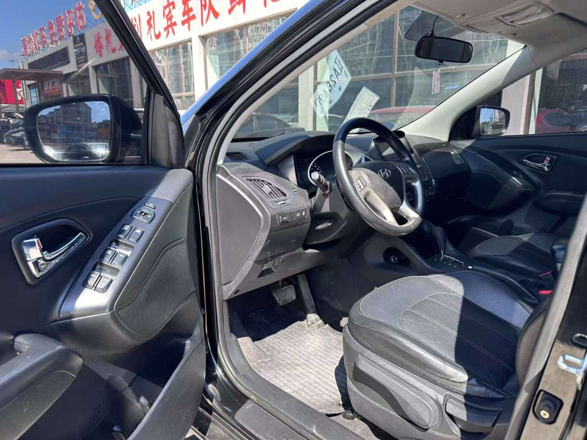 現(xiàn)代 ix35  2015款 2.0L 自動(dòng)兩驅(qū)領(lǐng)先型 國(guó)IV圖片