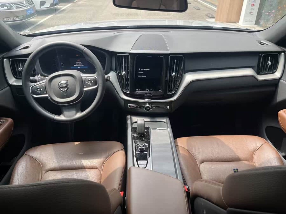 沃爾沃 XC60  2024款 B5 四驅(qū)智逸豪華版圖片