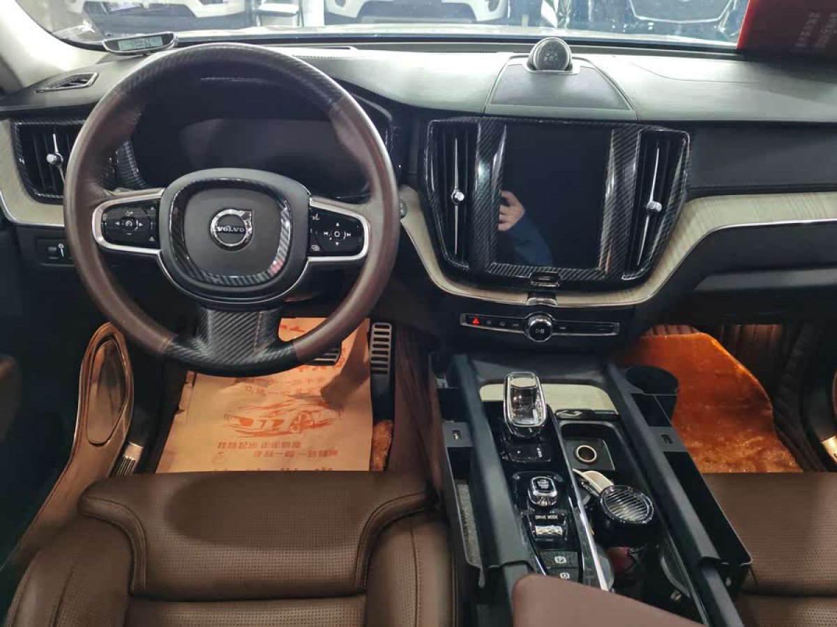 沃爾沃 XC60新能源  2024款 T8 插電混動(dòng) 長(zhǎng)續(xù)航四驅(qū)智雅豪華版圖片