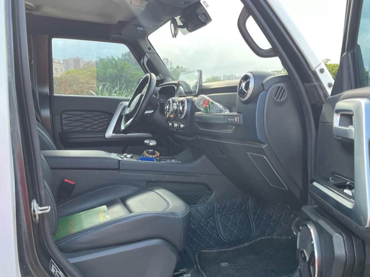 北京 BJ40  2021款 2.0D 自動四驅(qū)刀鋒英雄版?zhèn)b客型圖片