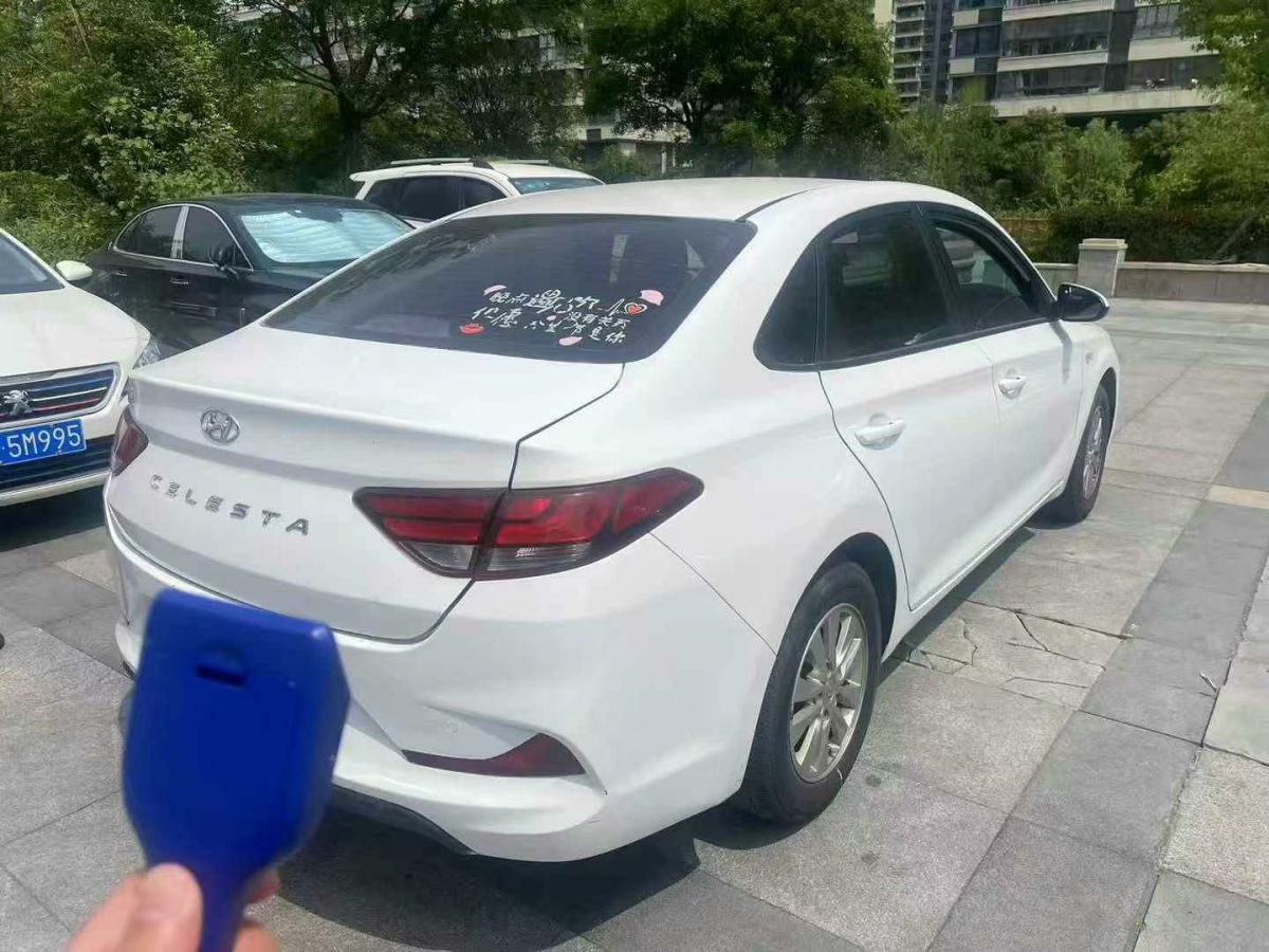 現(xiàn)代 悅動  2011款 1.6L 自動頂級型圖片