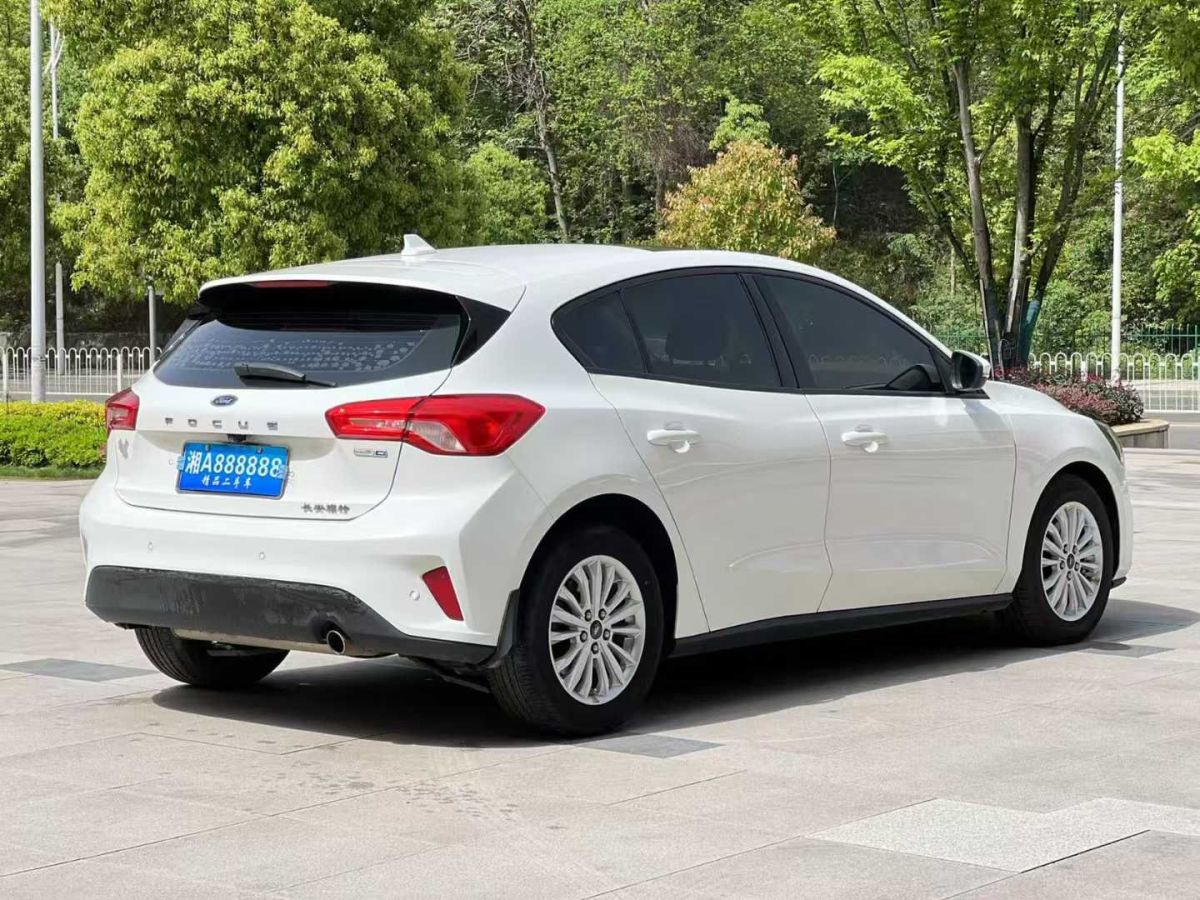 福特 ?？怂? 2019款 三廂 1.5L 自動(dòng)鋒潮型圖片