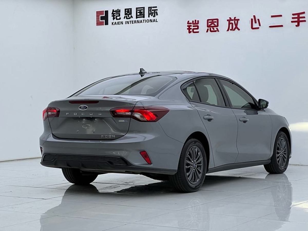 福特 ?？怂? 2022款 三廂 EcoBoost 180 自動競速版圖片