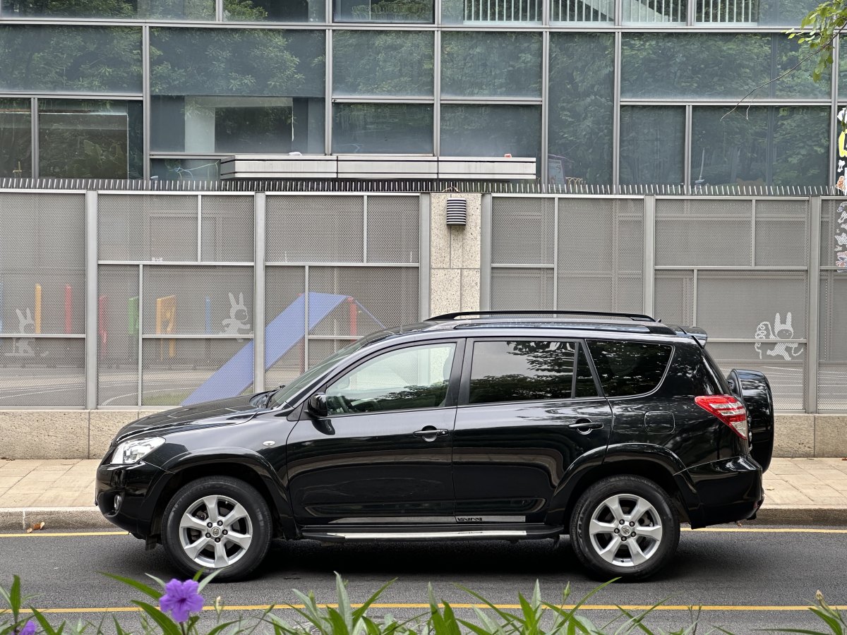 豐田 RAV4榮放  2010款 2.4L 自動豪華升級版圖片