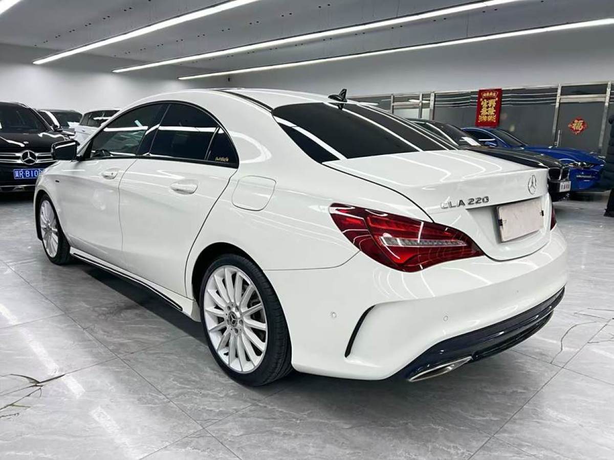 奔馳 奔馳CLA級  2017款 CLA 220 4MATIC 極地限量版圖片