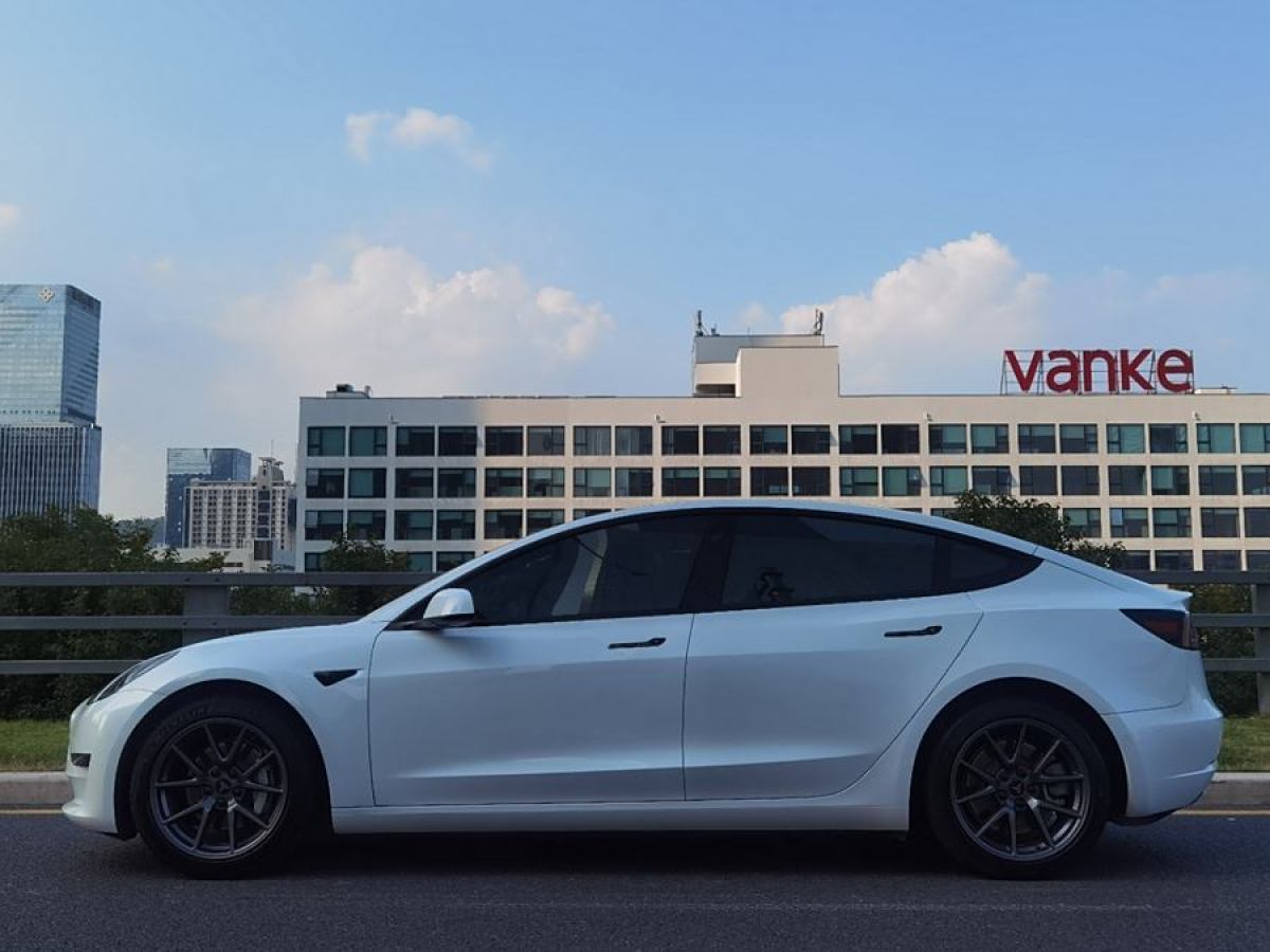 2021年5月特斯拉 Model 3  2019款 標(biāo)準(zhǔn)續(xù)航后驅(qū)升級(jí)版