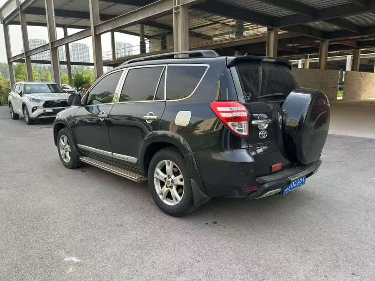 豐田 RAV4榮放  2011款 2.0L 自動(dòng)豪華版圖片