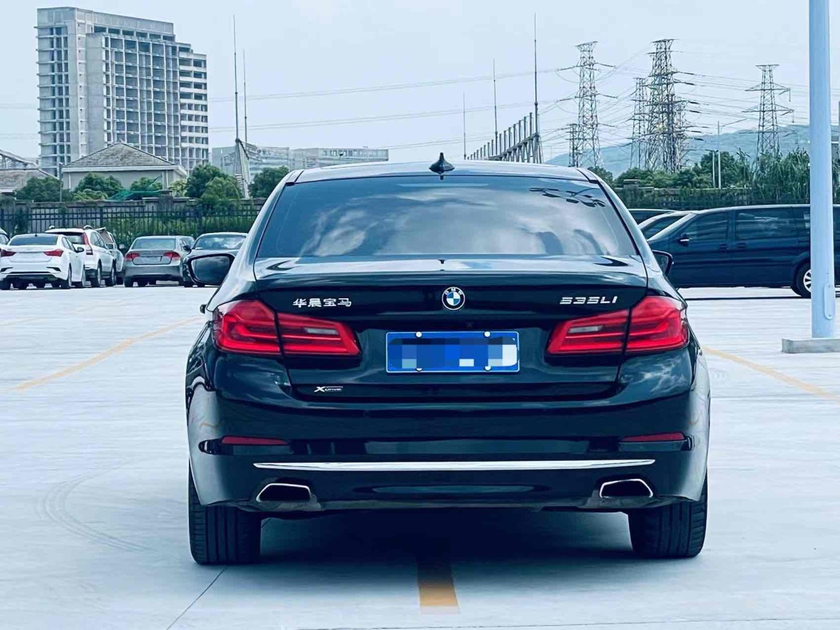 宝马 宝马5系  2018款 改款  530Li xDrive 豪华套装图片