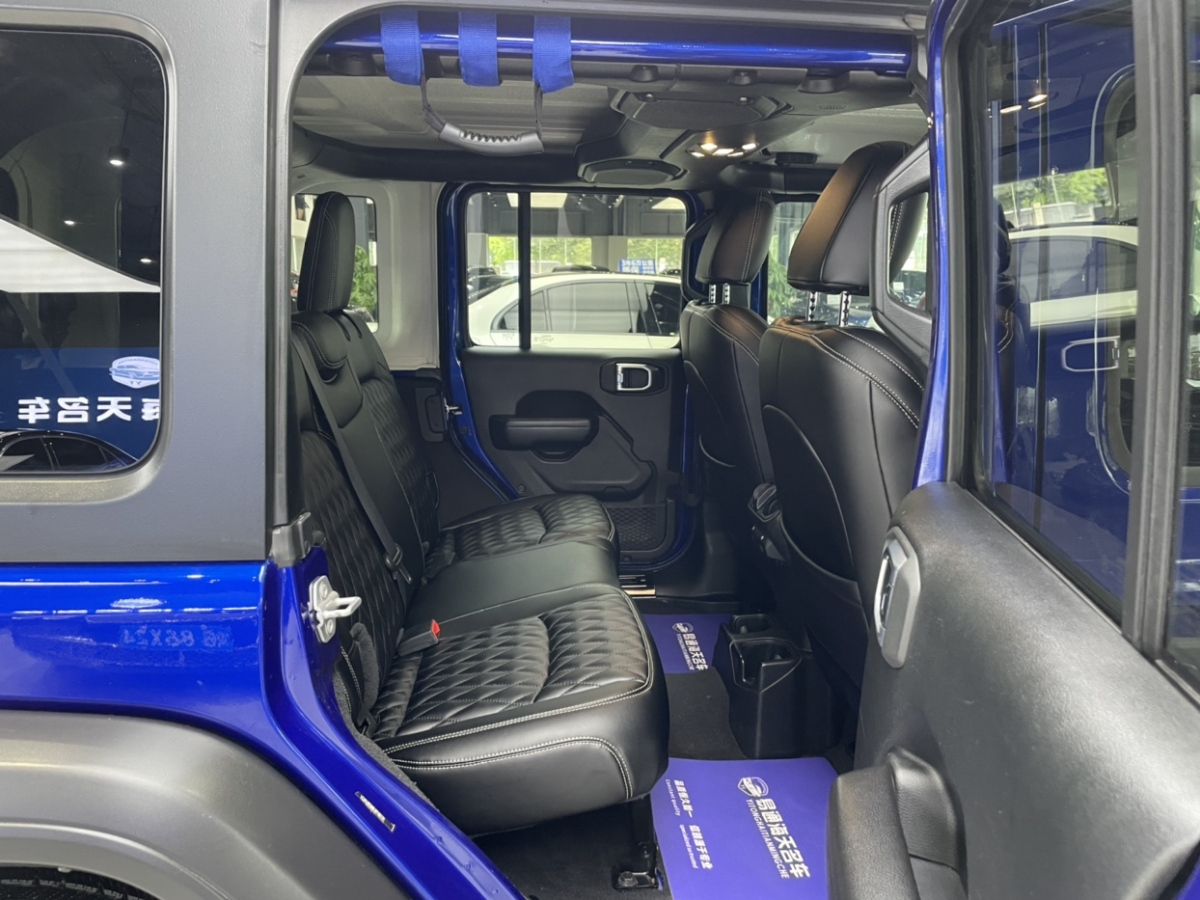 Jeep 牧马人  2018款 2.0T Rubicon 四门版图片