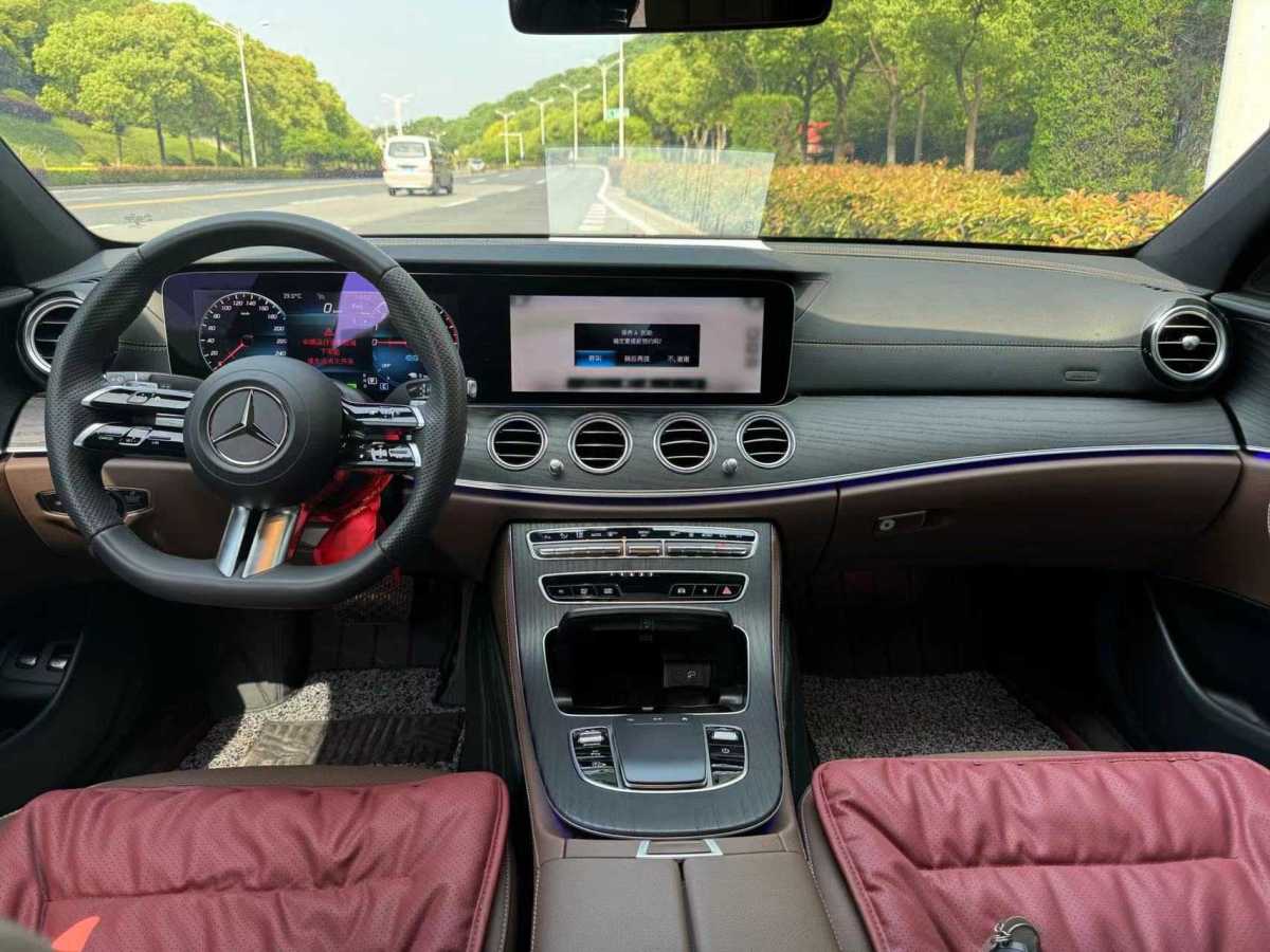 奔驰 奔驰E级新能源  2023款 E 350 e L 插电式混合动力运动轿车图片