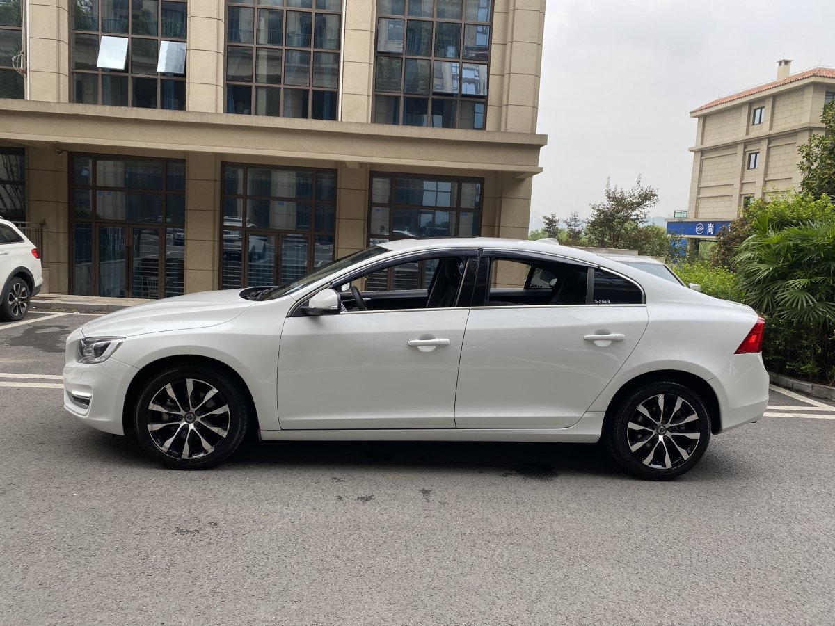 沃爾沃 S60L  2018款 T3 智進(jìn)進(jìn)取版圖片