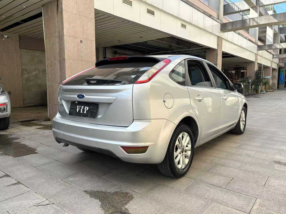 福特 ?？怂? 2013款 兩廂經(jīng)典 1.8L 自動(dòng)基本型圖片