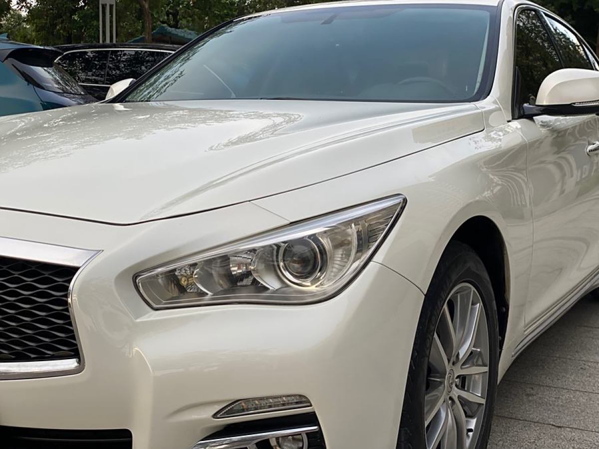 2015年12月英菲尼迪 Q50L  2015款 2.0T 舒適版