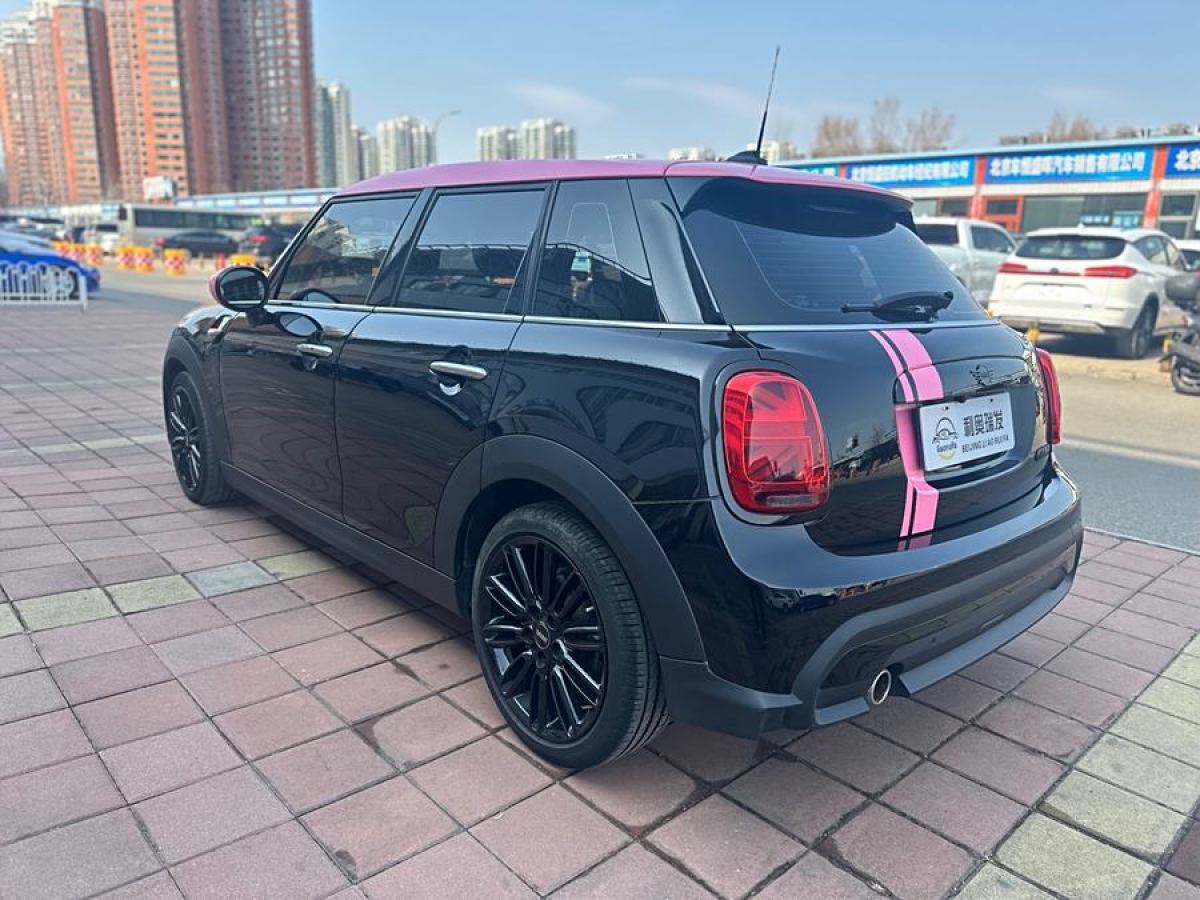 MINI MINI  2022款 改款 1.5T COOPER 藝術(shù)家 五門版圖片