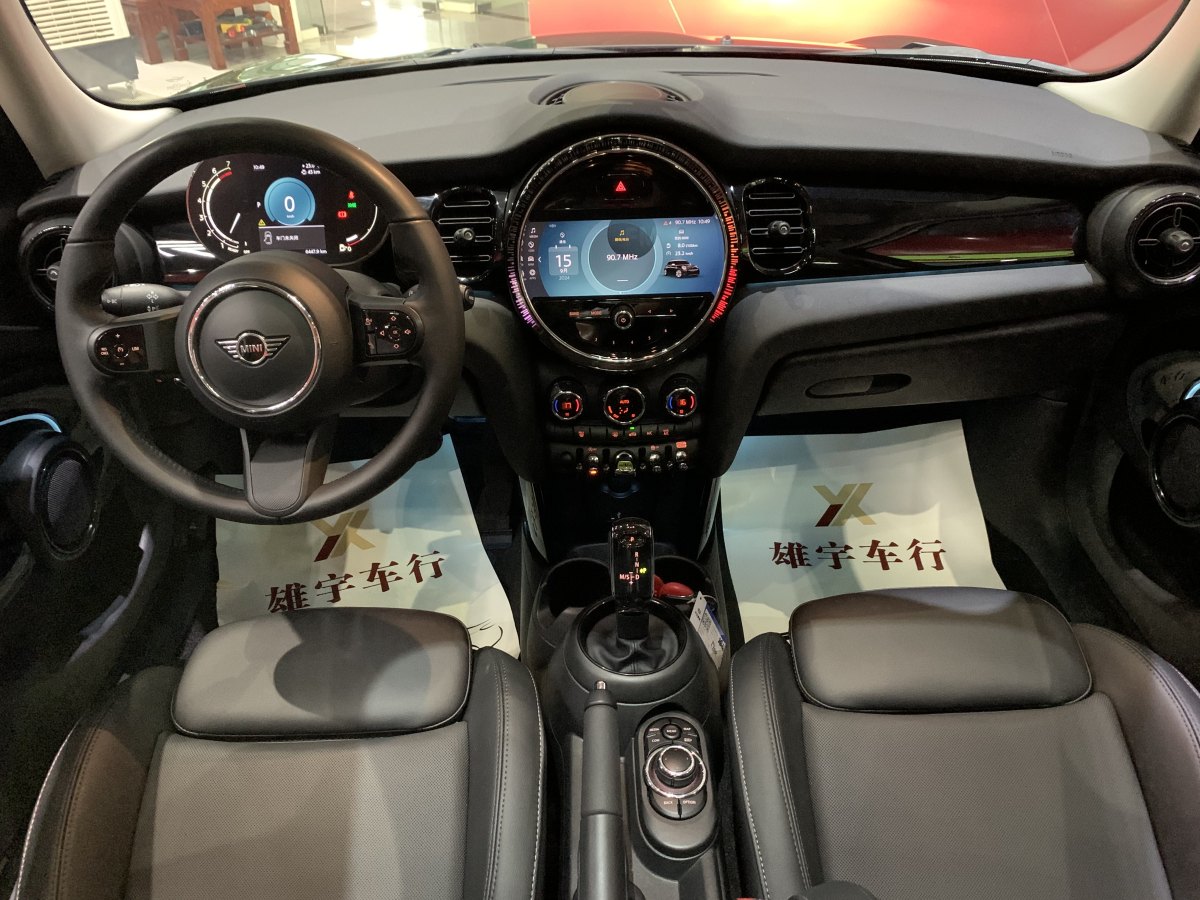 MINI MINI  2022款 1.5T COOPER 藝術(shù)家 五門(mén)版圖片