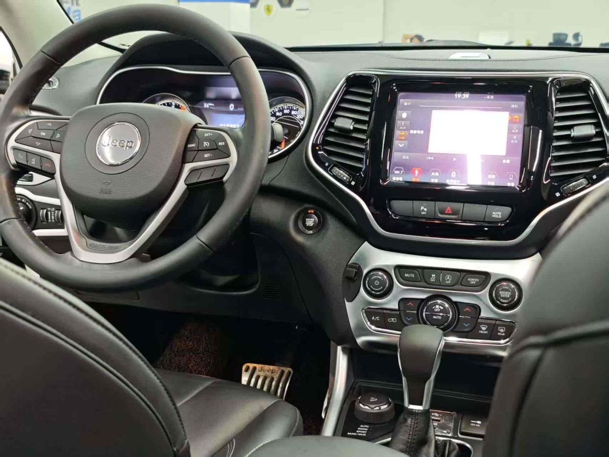 Jeep 自由光  2019款 2.0T 四驅(qū)探享版 國(guó)VI圖片