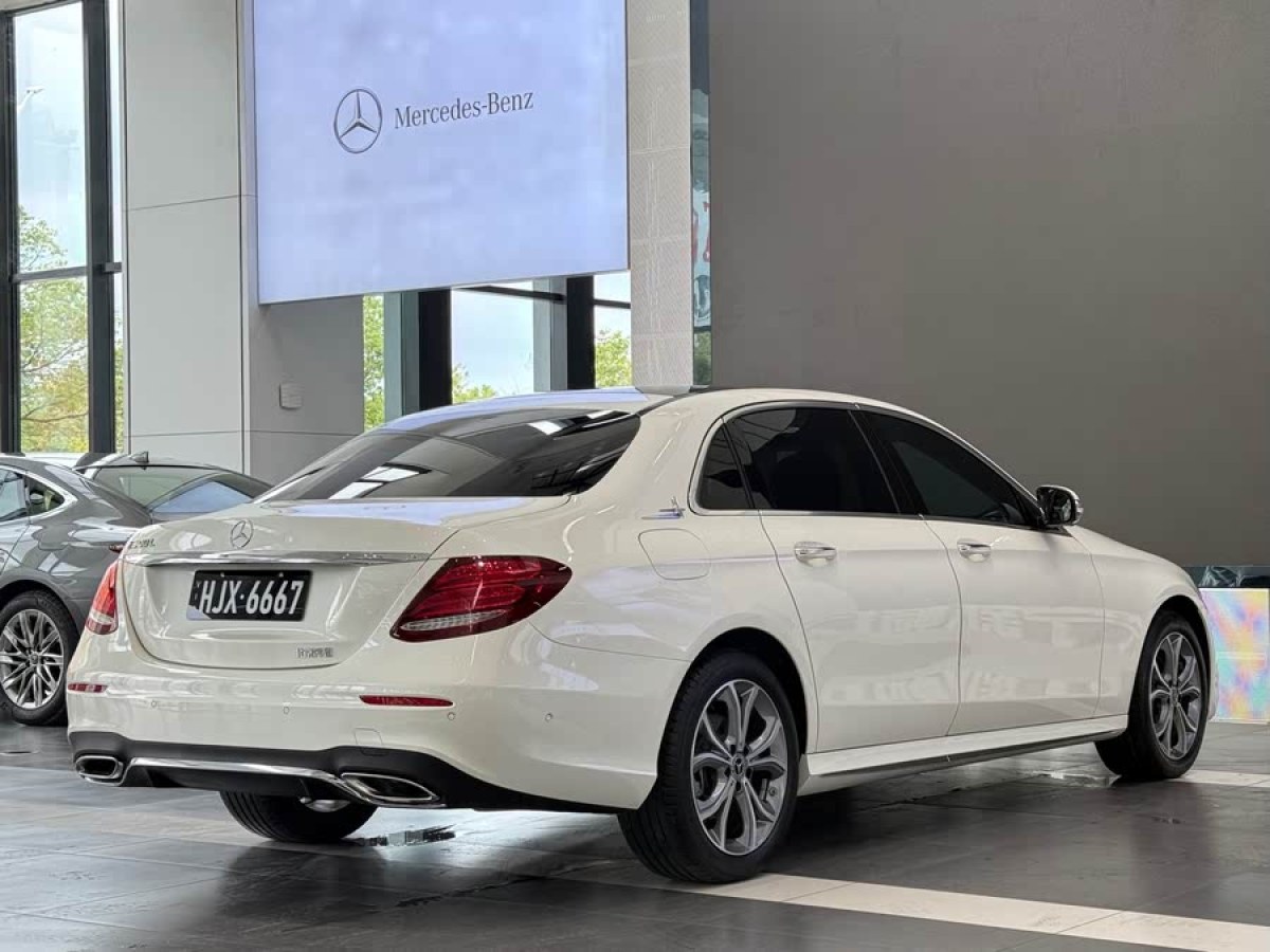 奔馳 奔馳E級  2020款 改款 E 300 L 運動時尚型圖片