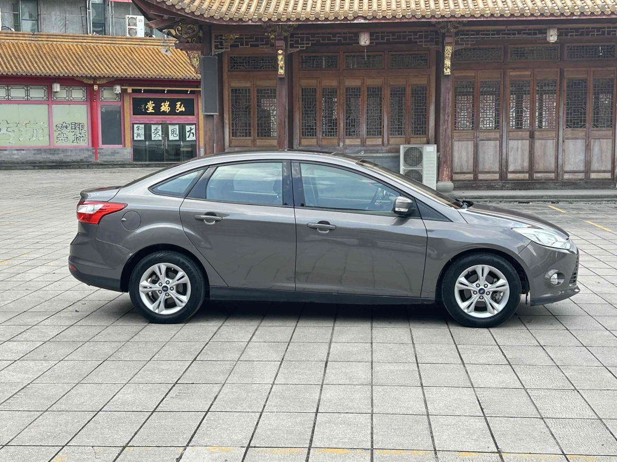 福特 ?？怂? 2012款 三廂 1.6L 自動(dòng)舒適型圖片