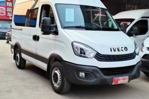 得意 依維柯 2.5T A37 M1客車 5-9座長(zhǎng)軸中頂雙胎手動(dòng)門(mén)
