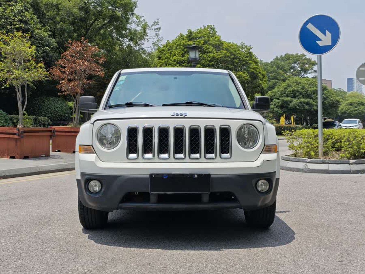 Jeep 自由客  2015款 2.0L 運動版圖片
