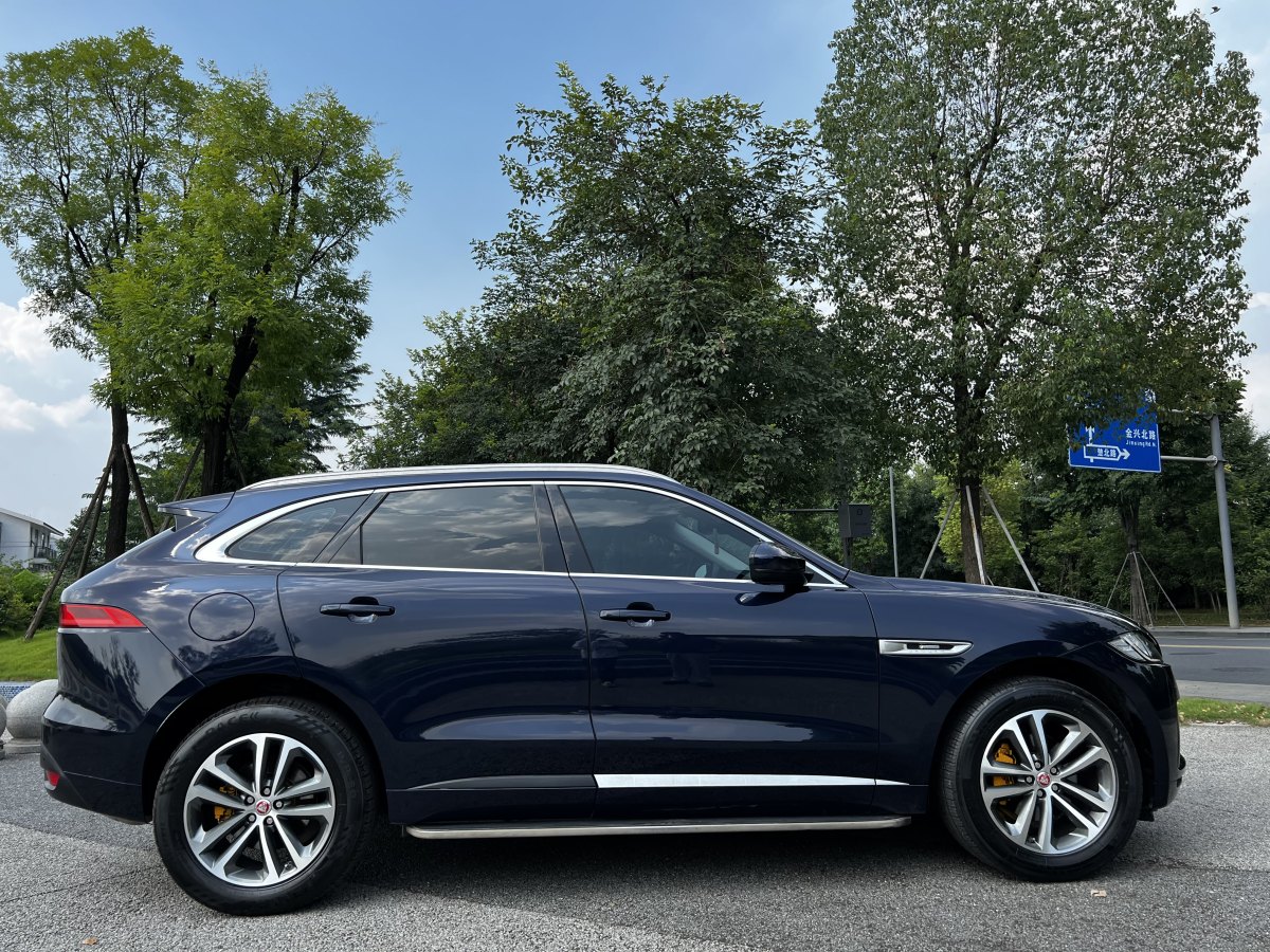 捷豹 F-PACE  2016款 2.0T 兩驅(qū)R-Sport運(yùn)動版圖片