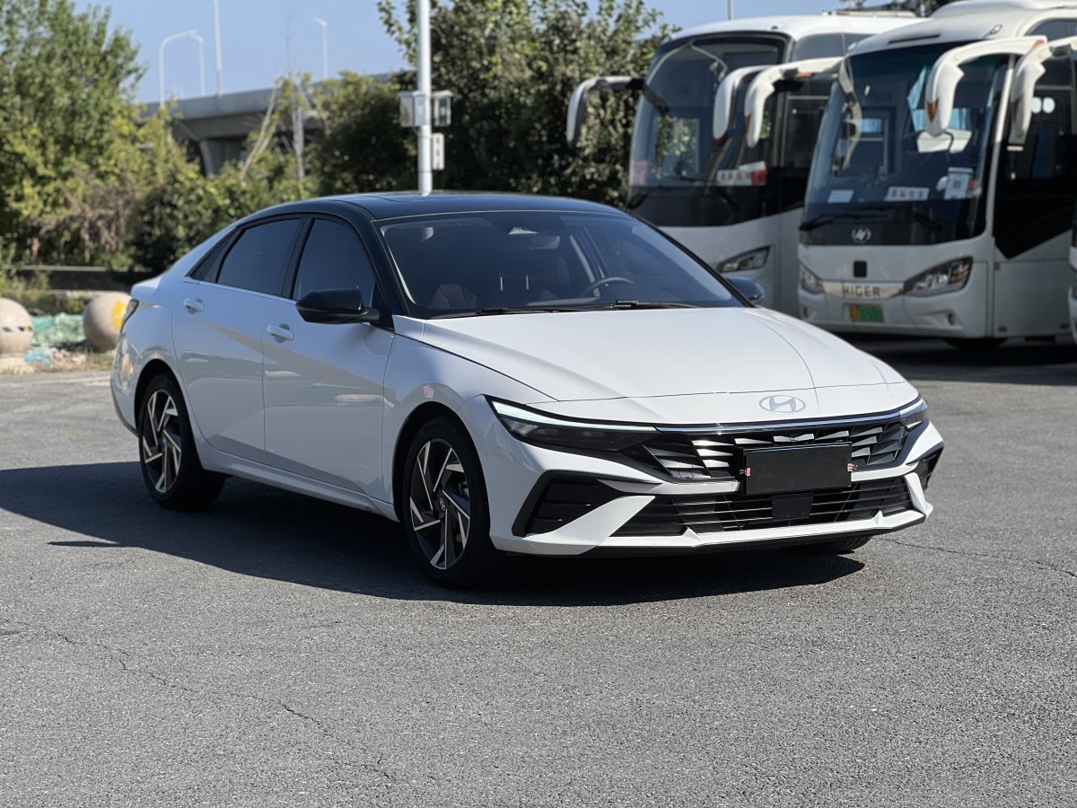 2024年2月現(xiàn)代 伊蘭特  2022款 1.5L CVT LUX尊貴版