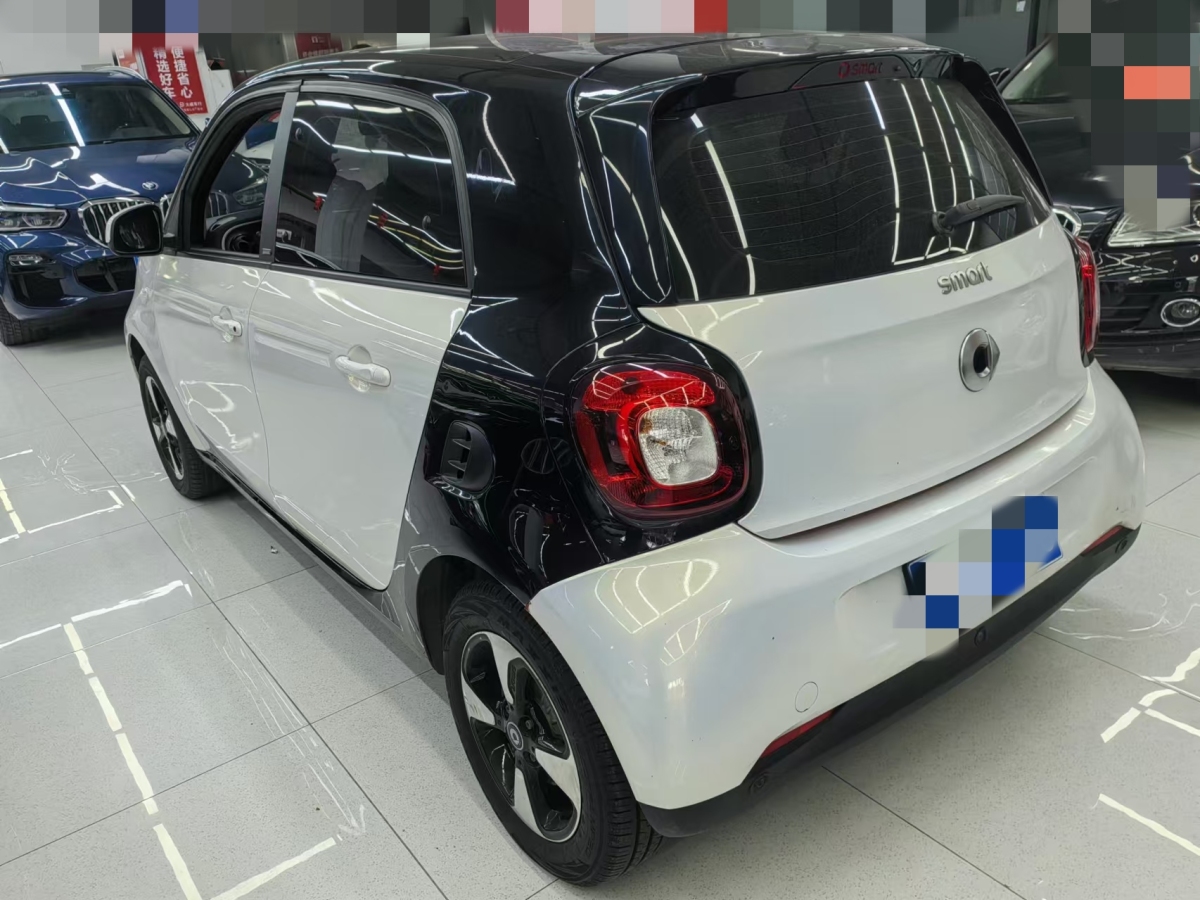 2018年10月smart forfour  2018款 1.0L 52千瓦激情版