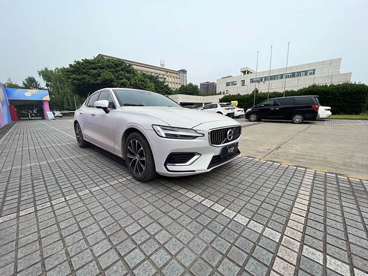 沃爾沃 S60L  2021款 T4 智逸豪華版圖片